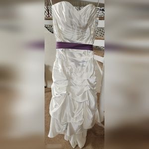 David's Bridal Size 20W Soft White Wedding Dress.